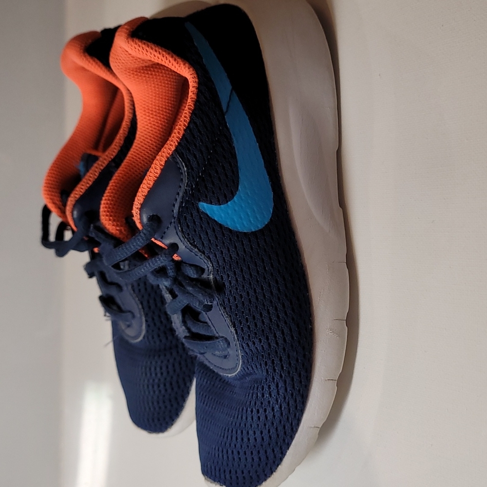 NIKE kids shoes size-  2Y .210cm